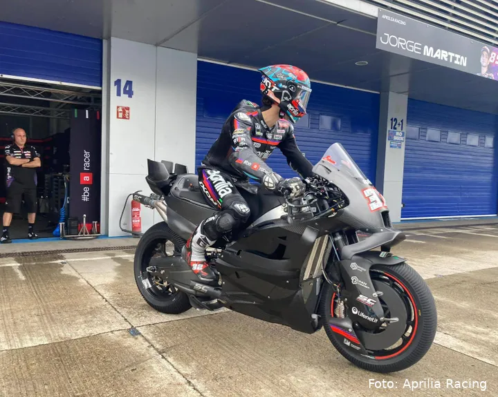 First track outing for Aprilia’s new 850 powerplant at Jerez in wet conditions