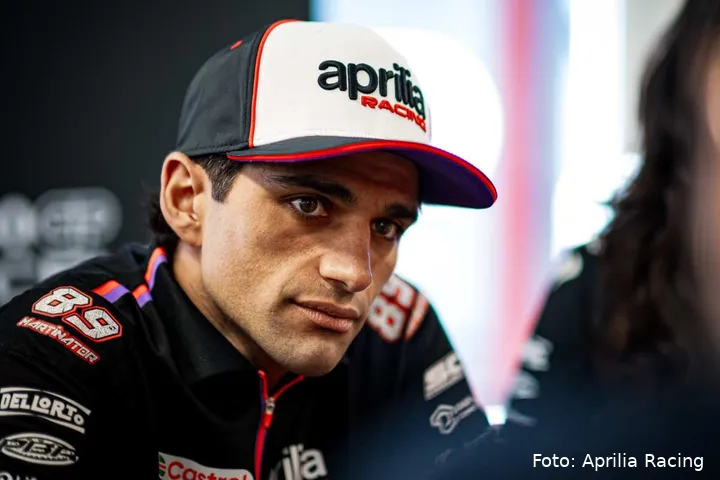 Jorge Martin pilota Aprilia MotoGP durante un'intervista a Balaton Park Circuit