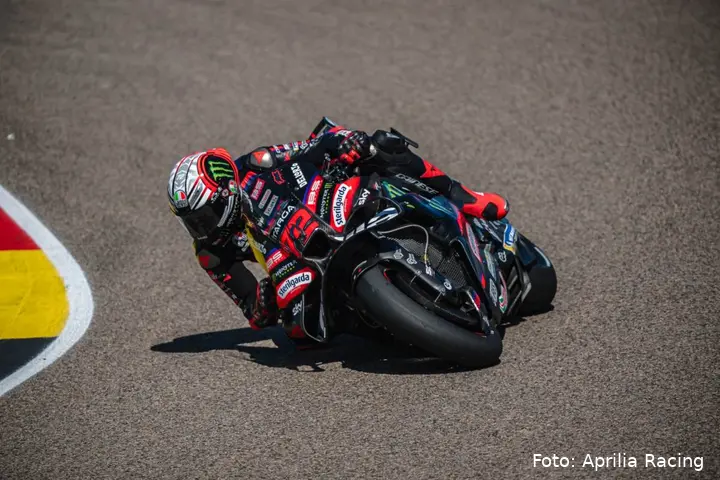 Bezzecchi guida l'Aprilia MotoGP al Sachsenring