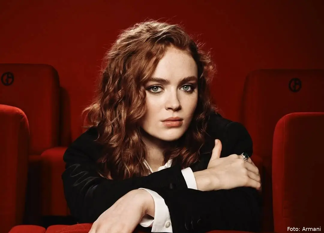 A movie date with Giorgio Armani Global Beauty and Fragrance Ambassador @sadiesink_ inside the G