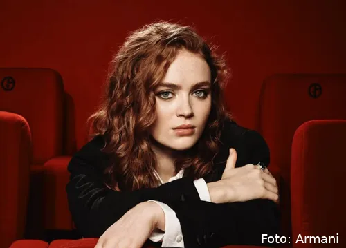 A movie date with Giorgio Armani Global Beauty and Fragrance Ambassador @sadiesink_ inside the G