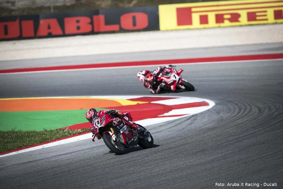 Nicolò Bulega e Iker Lecuona in Gara 2 Superbike WorldSBK a Portimao