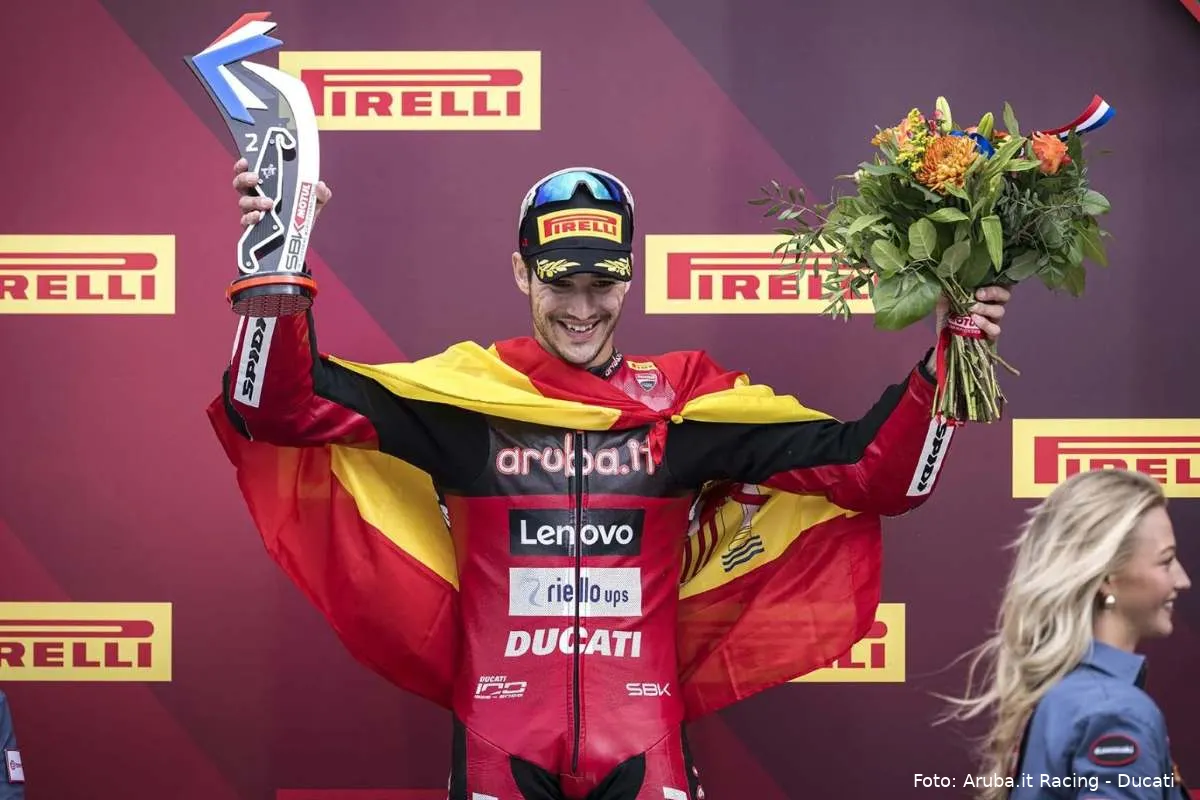 Iker Lecuona pilota Aruba Ducati festeggia sul podio Superbike WorldSBK