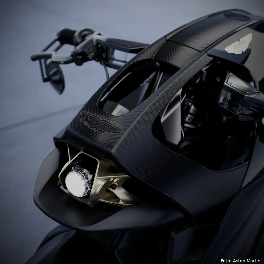 Aston-Martin-and-Brough-Superior-AMB-002-Roadster-6