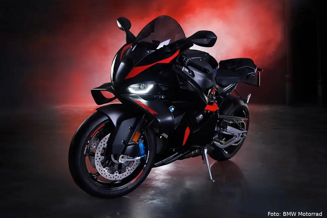 https___hypebeast.com_image_2026_04_28_bmw-m2-coupe-rr-edition-joins-s-1000-rr-duo-6
