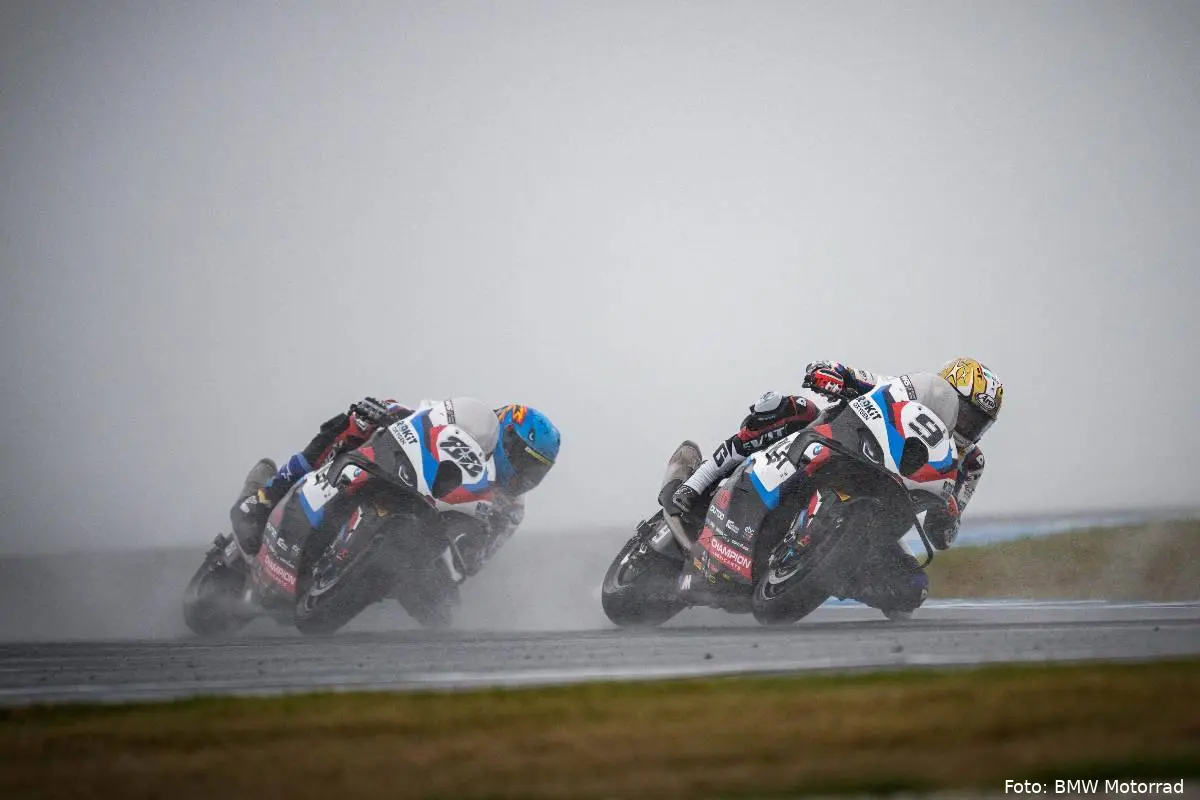 Danilo Petrucci e Miguel Oliveira piloti BMW Superbike SBK guidano la M 1000 RR a Phillip Island, Australia