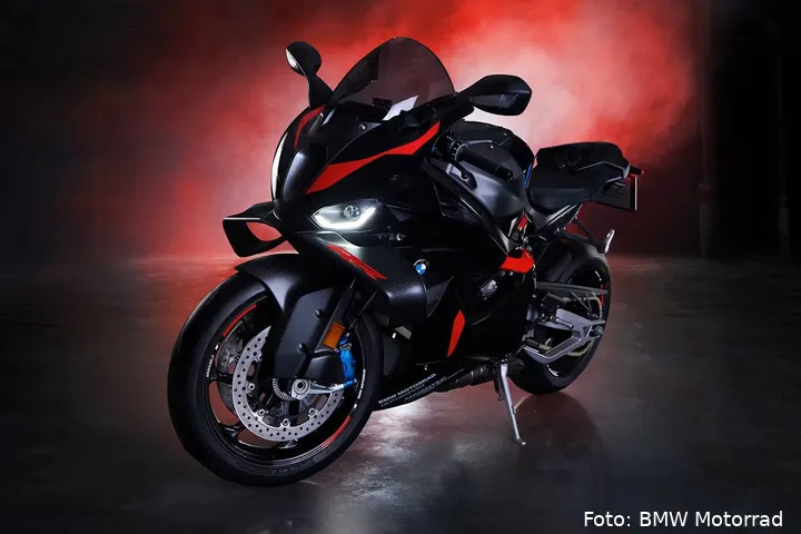 https___hypebeast.com_image_2026_04_28_bmw-m2-coupe-rr-edition-joins-s-1000-rr-duo-6