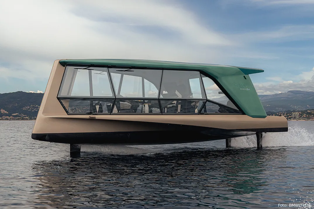 the icon eboat by bmw 0 hero