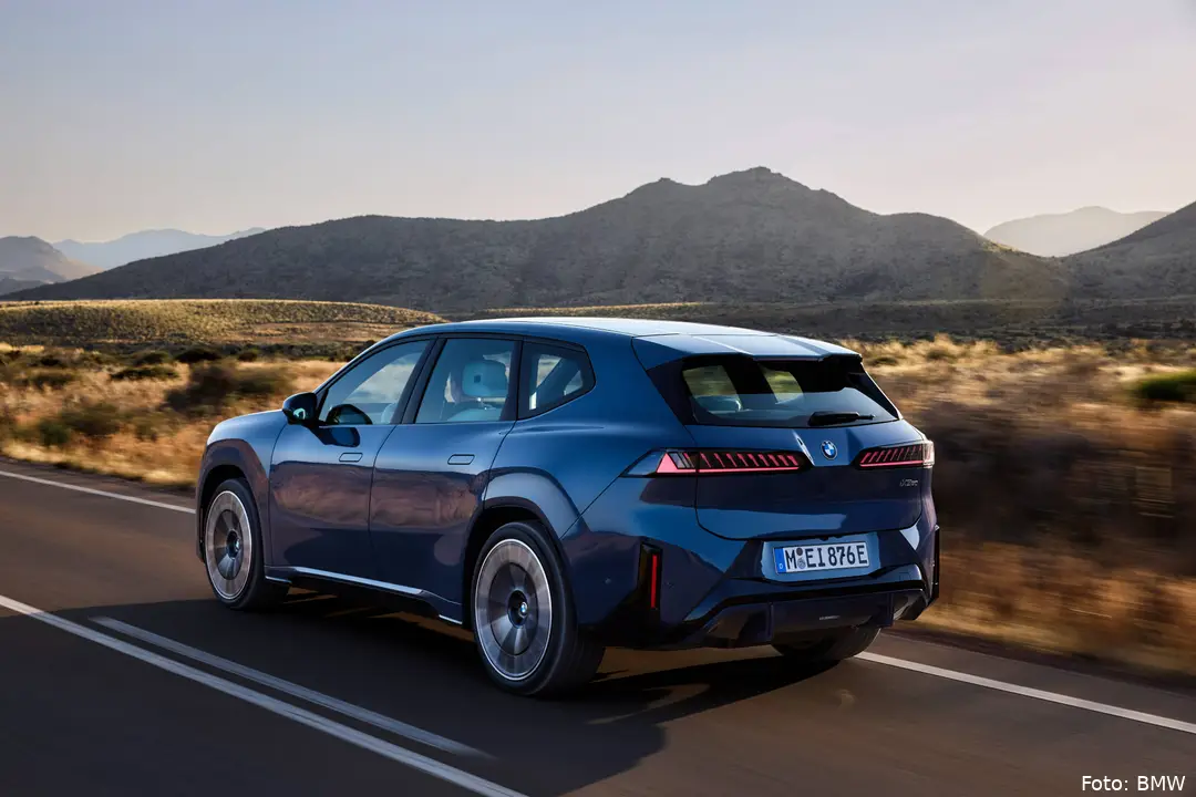 P90615634_highRes_the-new-bmw-ix3-50-x