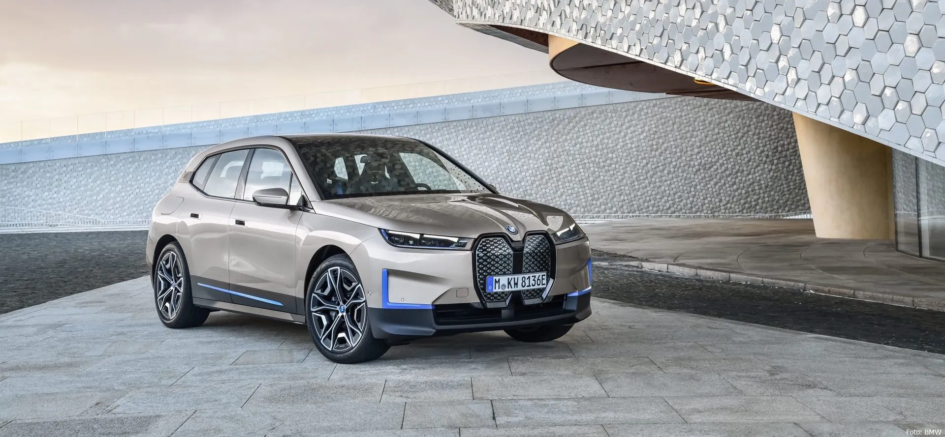 bmw ix is an electric suv with 300 mile range and fast charg wub31920 1