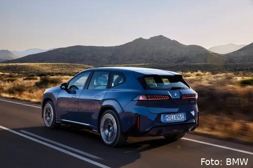 P90615634_highRes_the-new-bmw-ix3-50-x