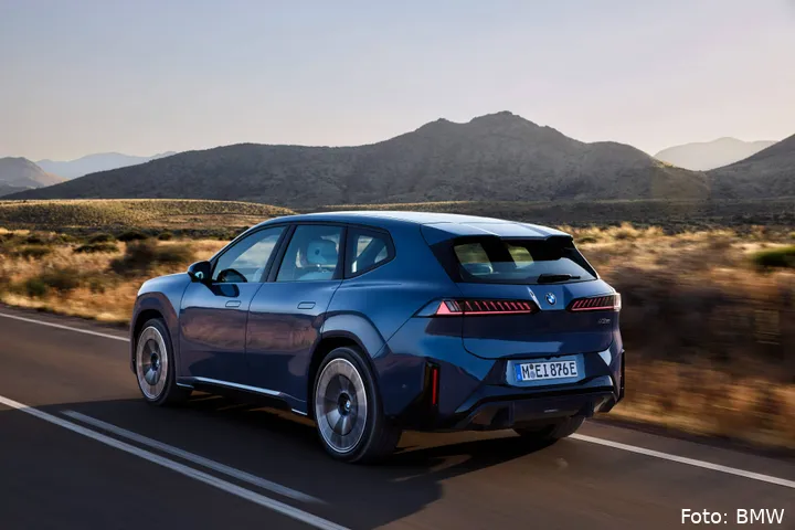 P90615634_highRes_the-new-bmw-ix3-50-x