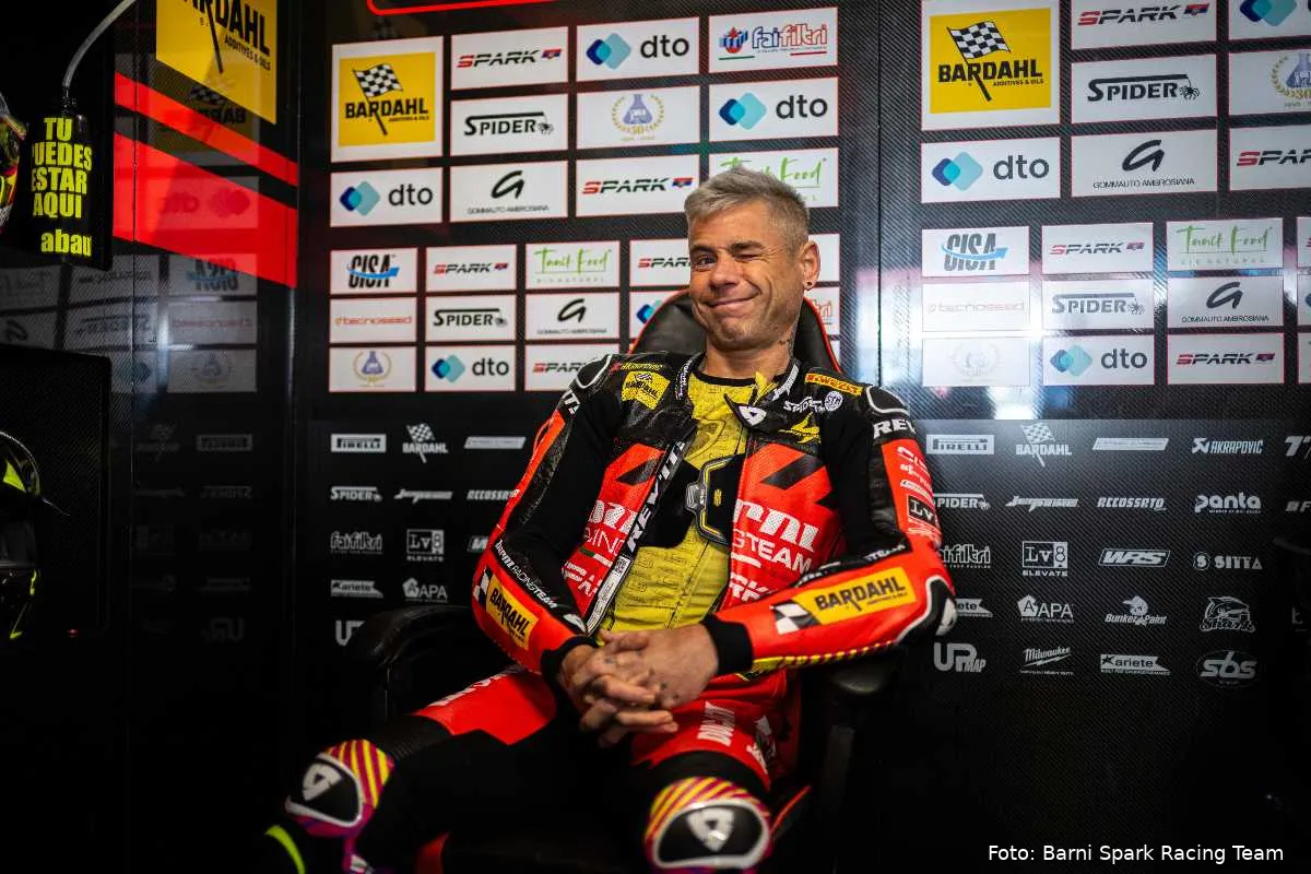 Alvaro Bautista pilota Barni Spark Racing Team seduto nel box Superbike WorldSBK ad Assen
