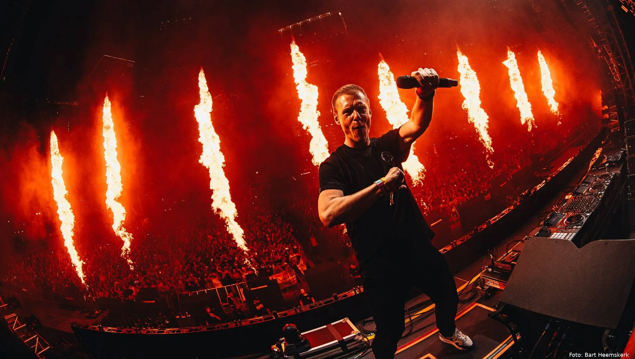 ArminvanBuuren_MiamiDay4_UltraMainstage_20240325_BartHeemskerk_65_Socials kopie
