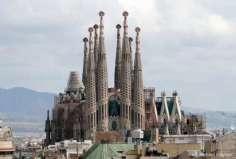 800px sagrada familia 01