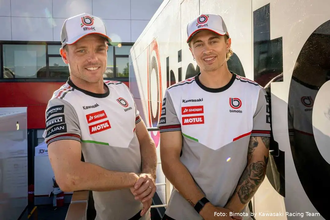 Alex Lowes e Axel Bassani piloti Bimota SBK in posa per la foto a Misano