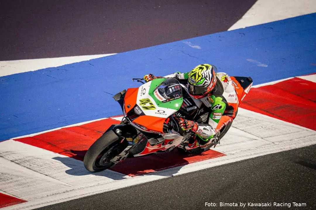 Axel Bassani guida la Bimota KB998 Rimini nelle prove libere SBK a Misano