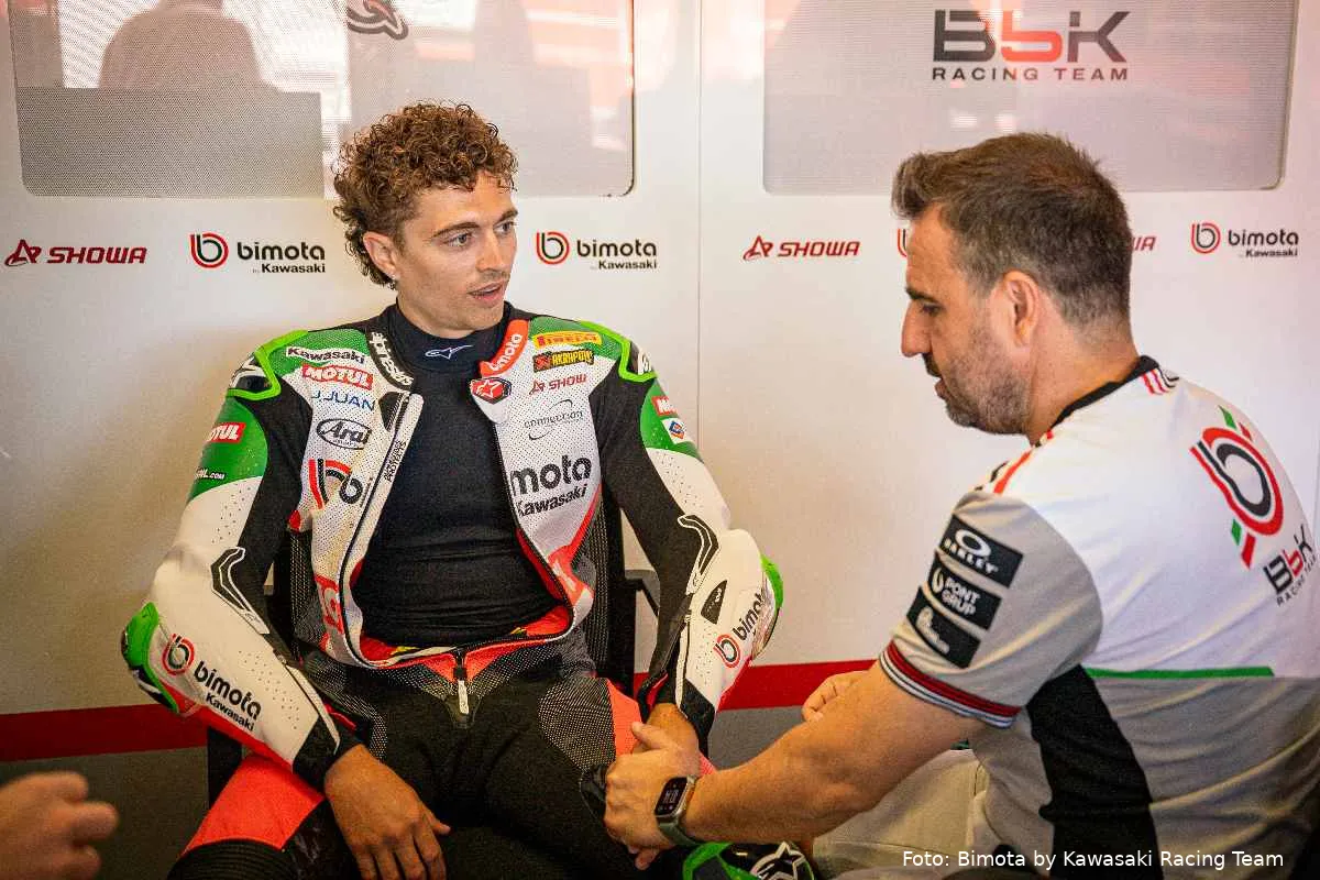 Axel Bassani seduto nel box del team Bimota Kawasaki Superbike a Misano