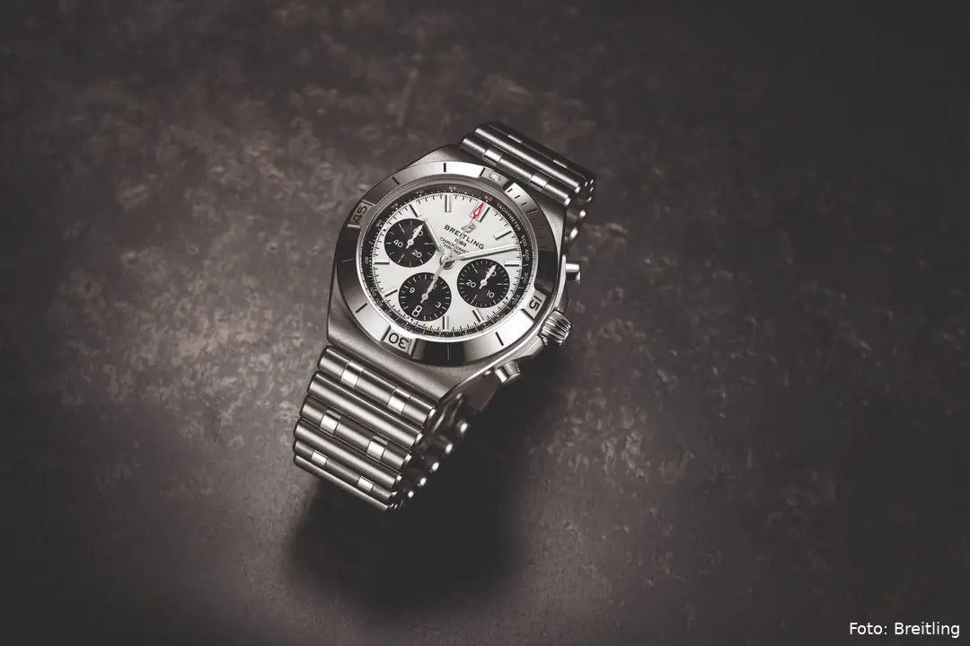 03_Chronomat B01 42_White_AB0158101A1A1_RGB