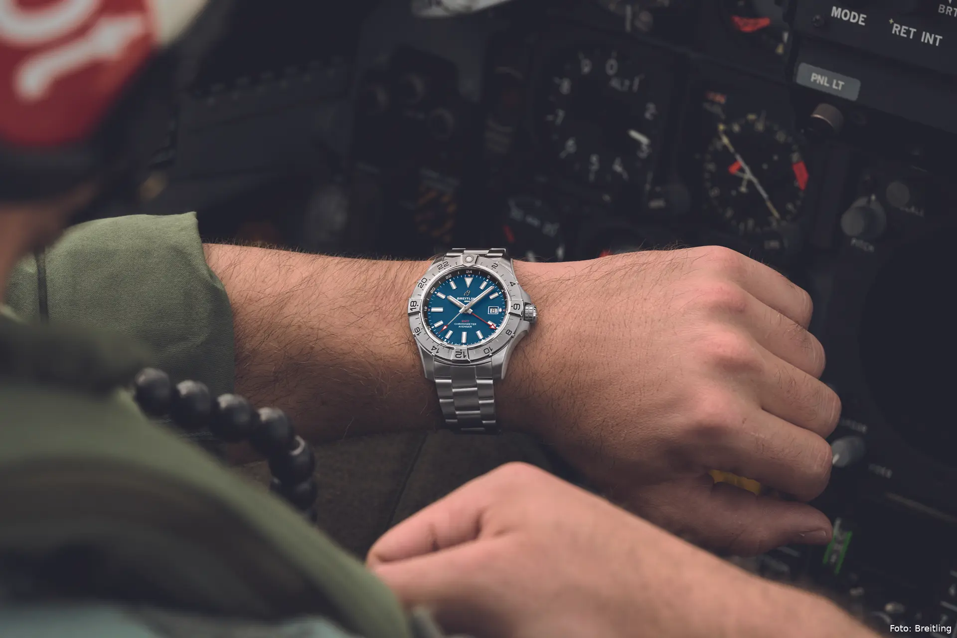 17 breitling avenger automatic gmt 44 cmyk