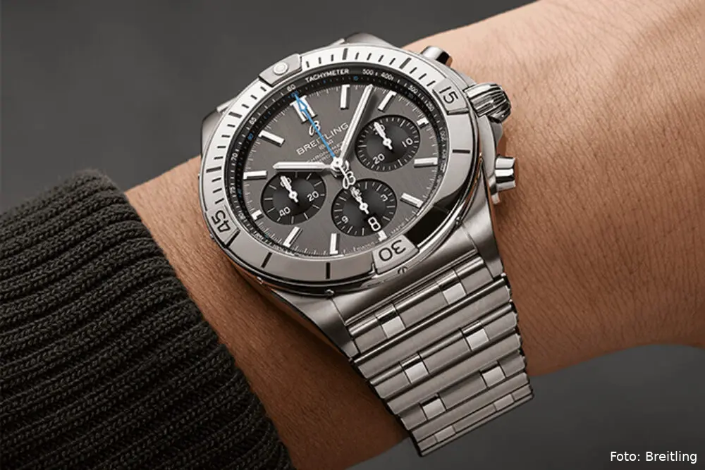 breitling chronomat b01 42 titanium watch 3 1000x667 1