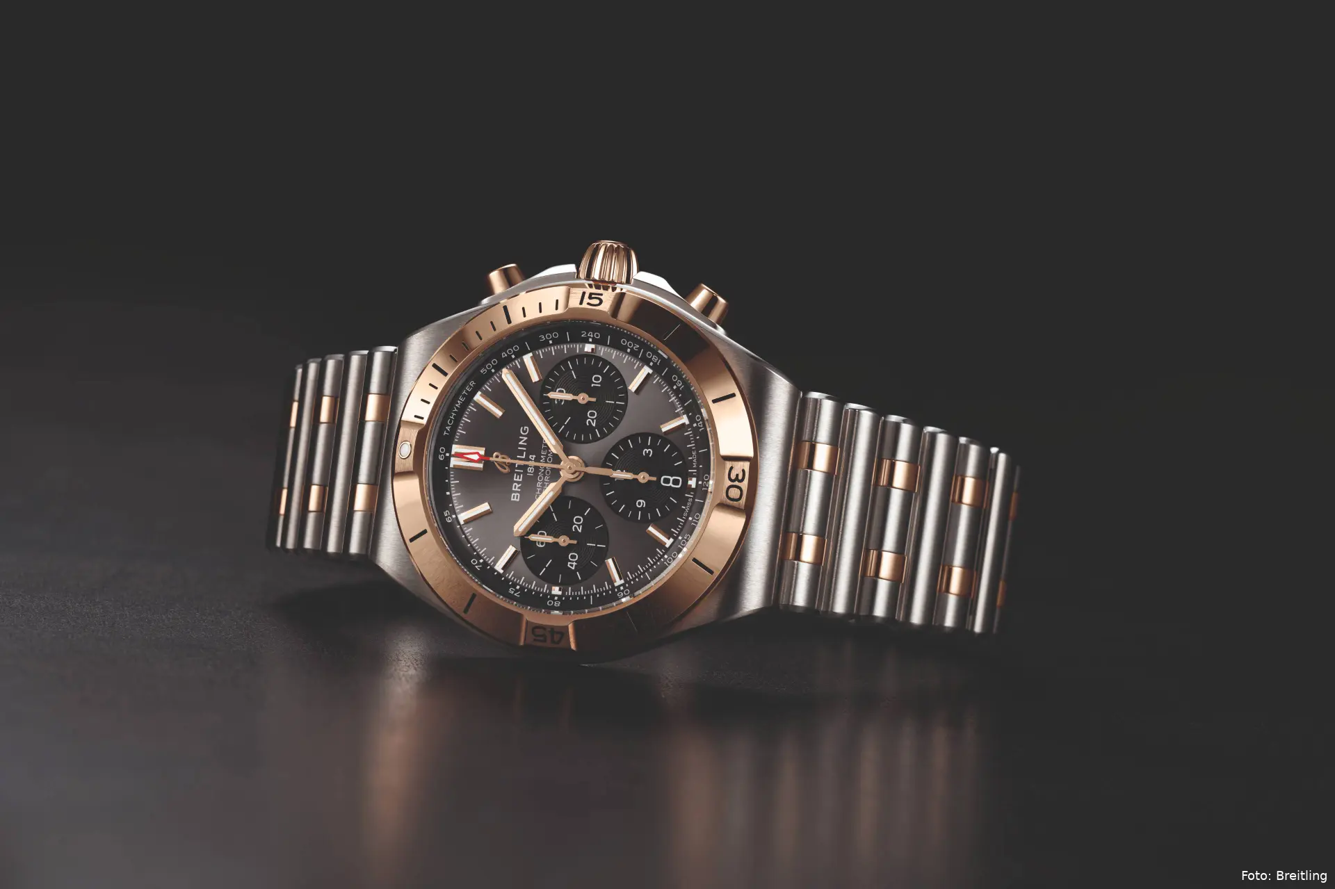 04_Chronomat B01 42_UB0158101B1U1_RGB