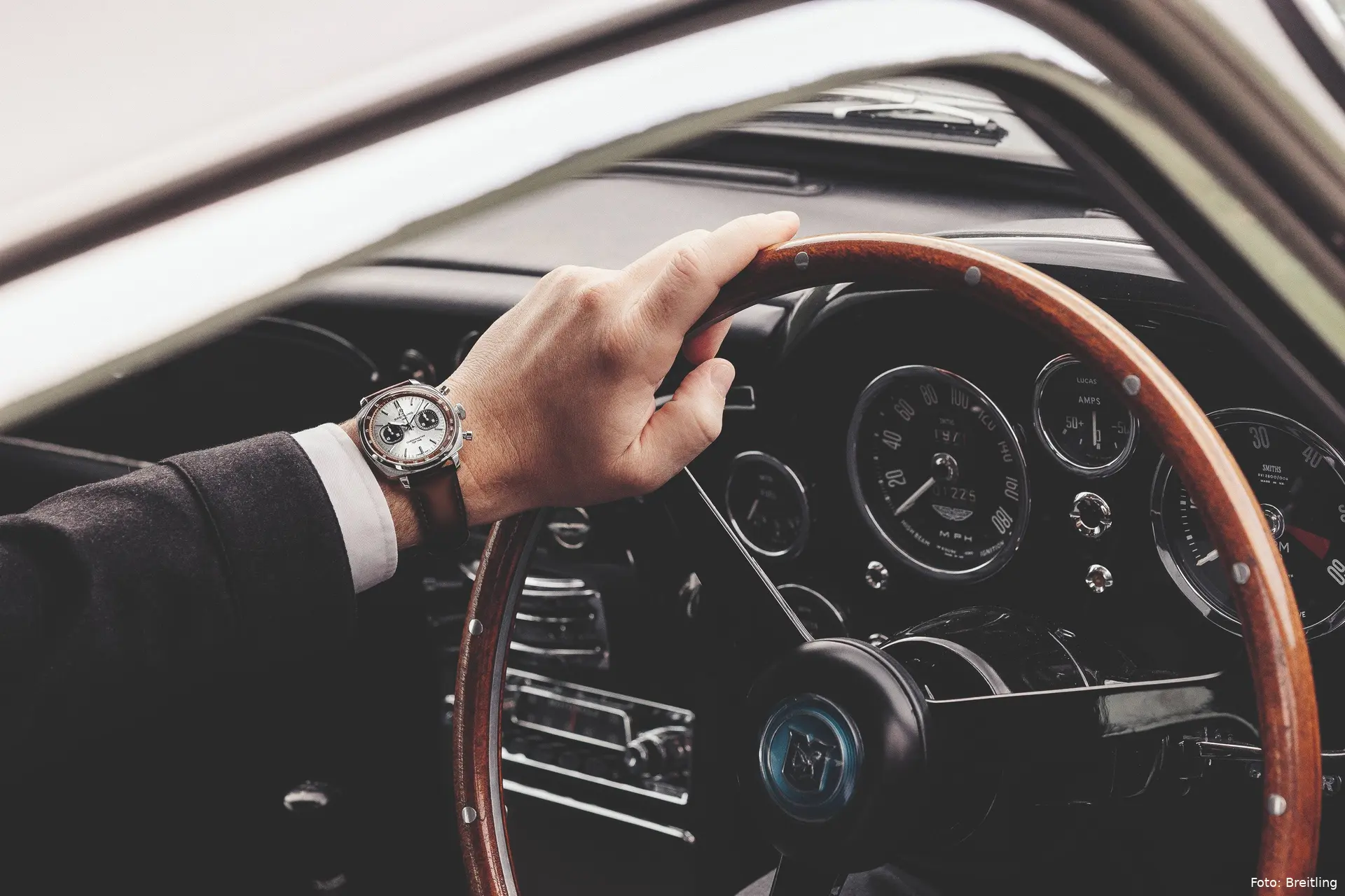 03_Top Time B01 Chronograph 41 Tribute to Aston Martin DB5_AB0178121G1X1_CMYK