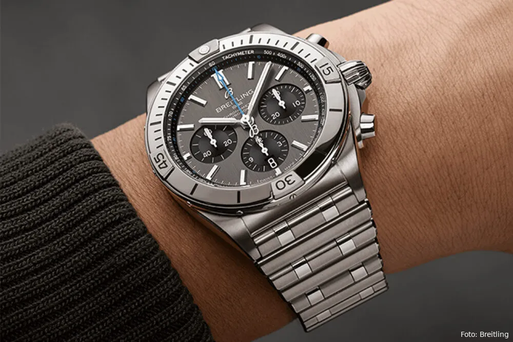 breitling chronomat b01 42 titanium watch 3 1000x667 1