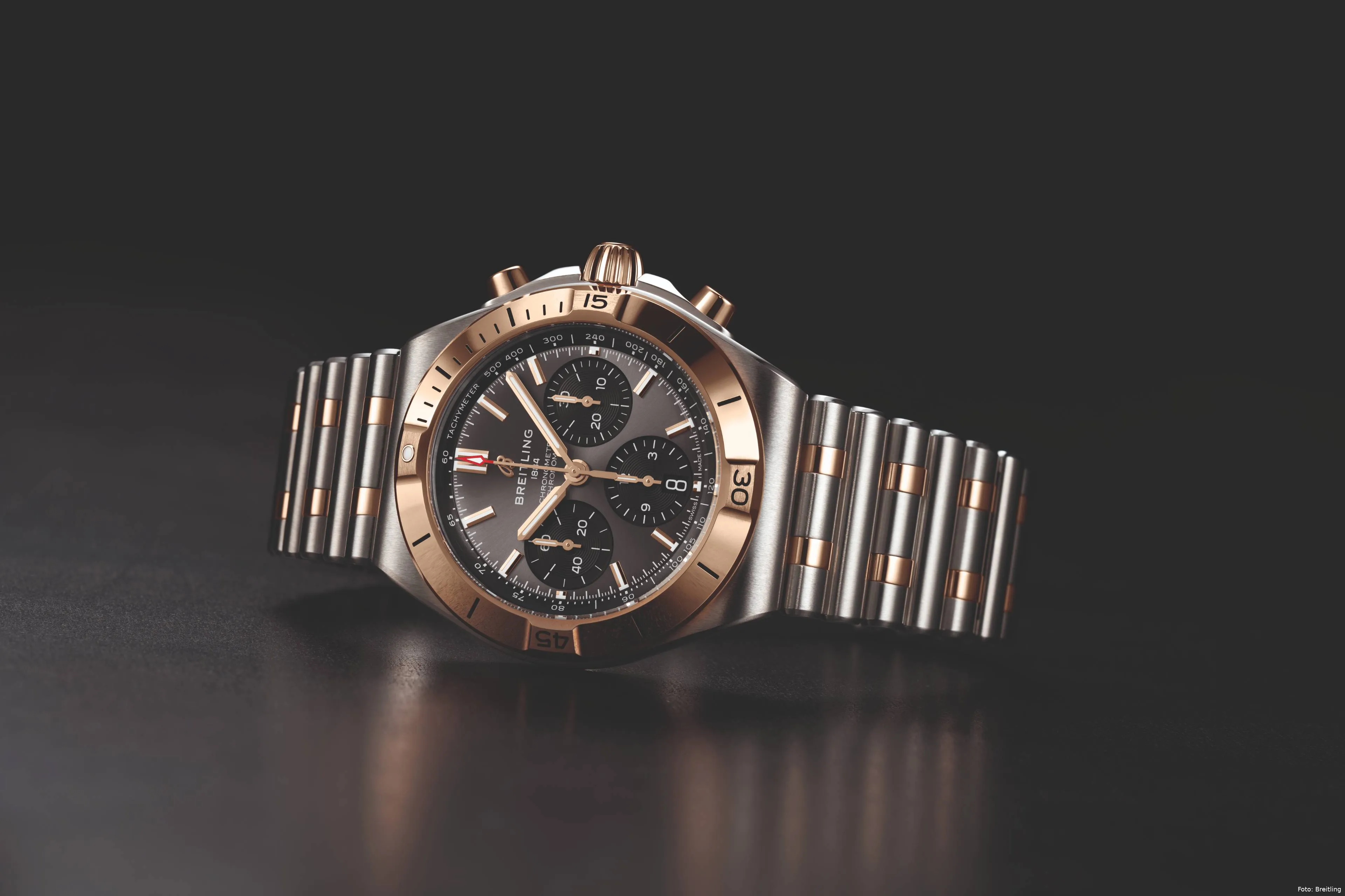 04_Chronomat B01 42_UB0158101B1U1_RGB