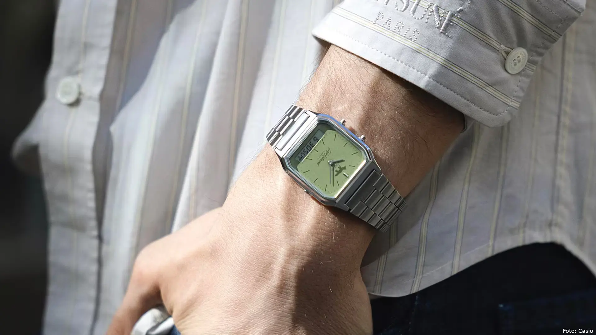 Casio-Cafe-Kitsune-AQ-230ECK-3A-om-de-pols