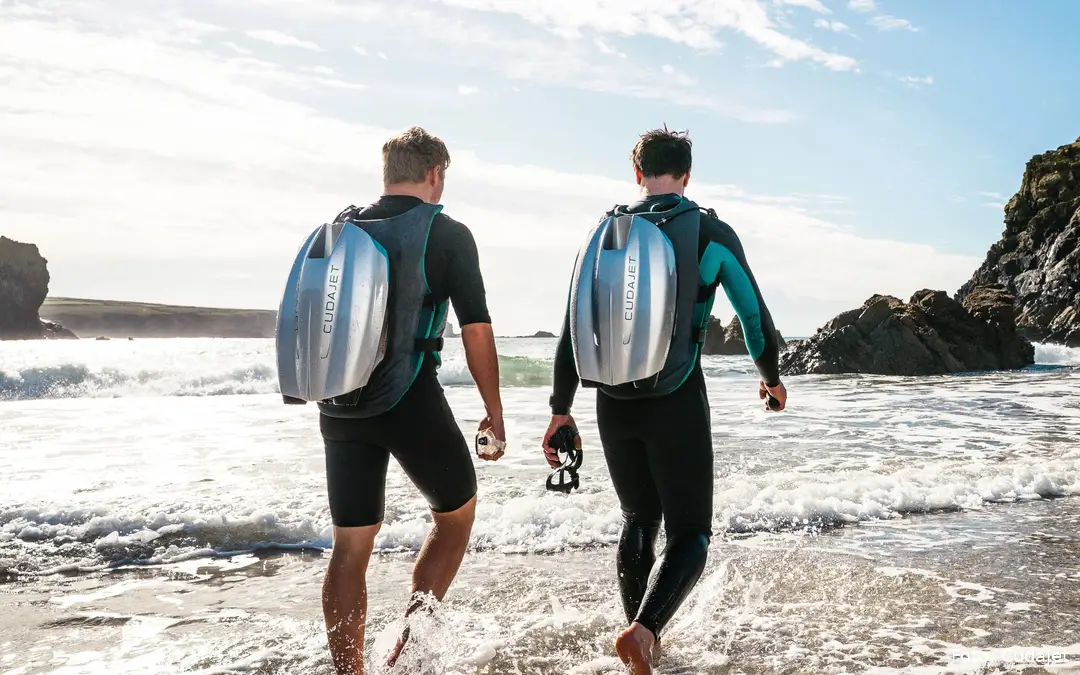 Two_CudaJet_Underwater_Jetpacks
