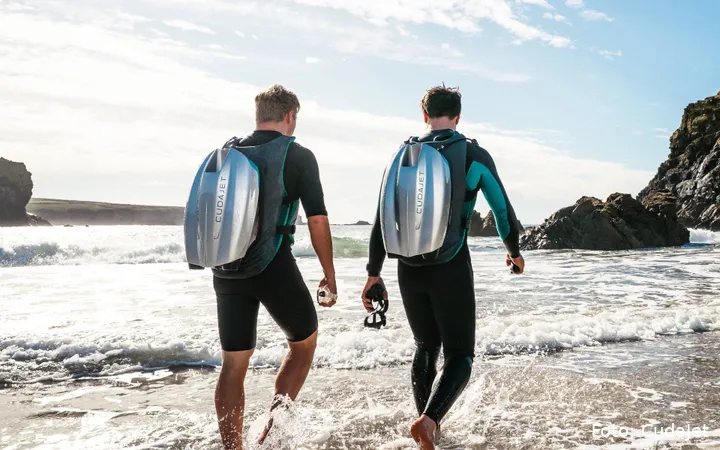 Two_CudaJet_Underwater_Jetpacks