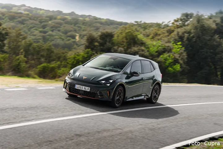 NEW CUPRA BORN VZ_DARK FOREST_006