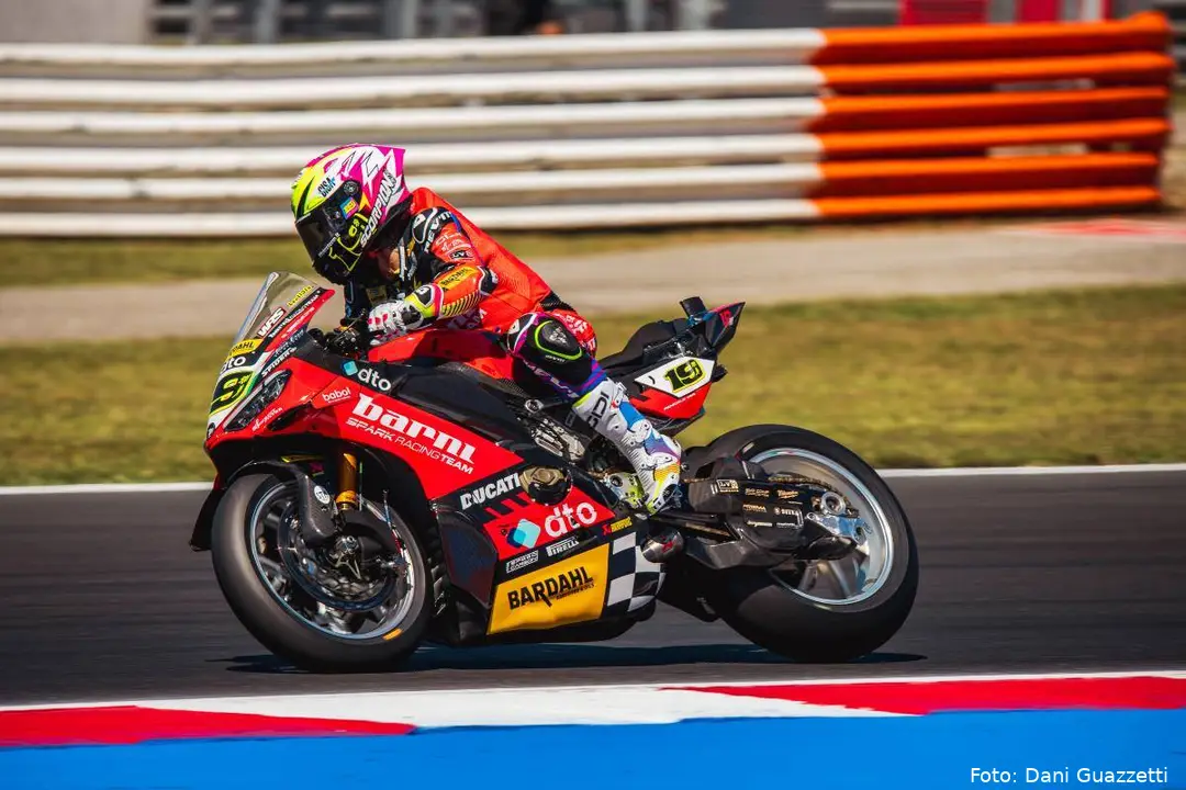 Alvaro Bautista guida la Ducati Superbike