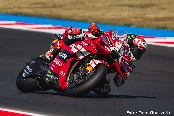Pecco Bagnaia guida la Ducati MotoGP a Misano