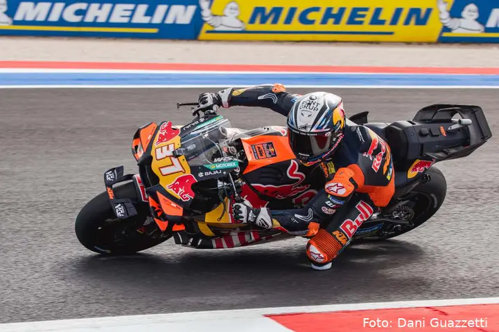 Pedro Acosta guida la KTM RC16 MotoGP a Misano