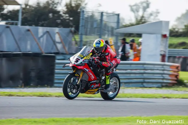 Yari Montella guida la Ducati Superbike al Cremona Circuit