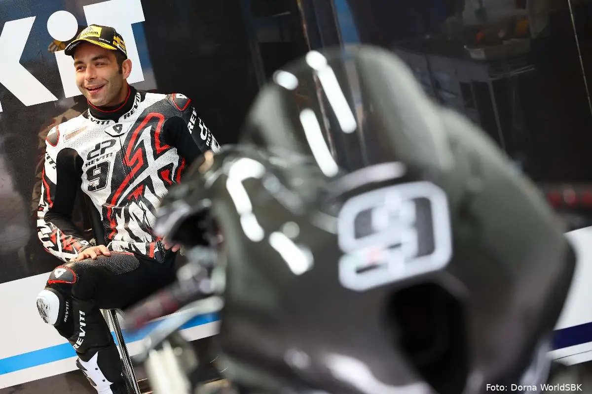 Danilo Petrucci pilota BMW Superbike nel Jerez Test SBK