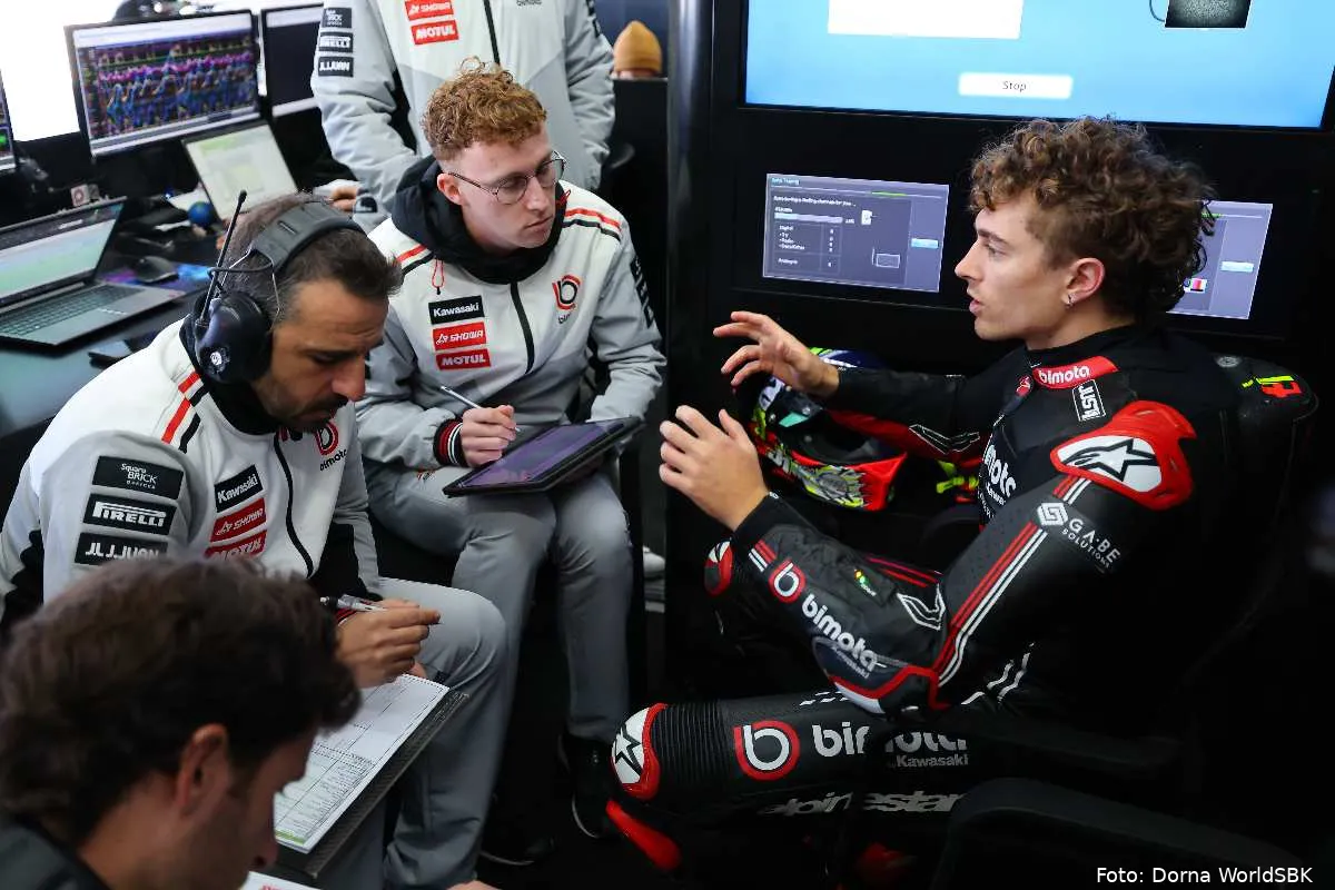 Axel Bassani e Uri Pallares nel box Bimota Superbike nel Jerez Test