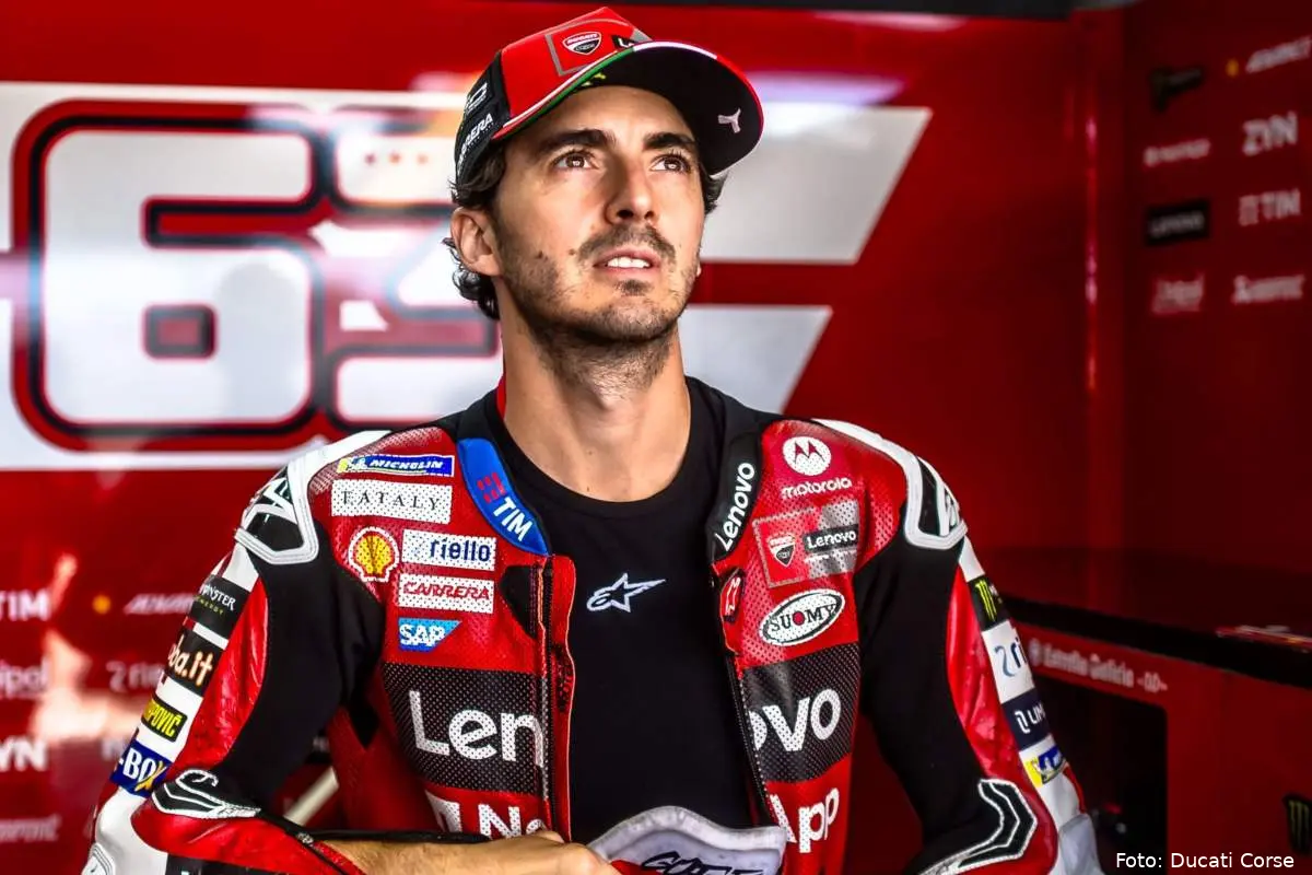 Pecco Bagnaia pilota Ducati MotoGP nel box rosso