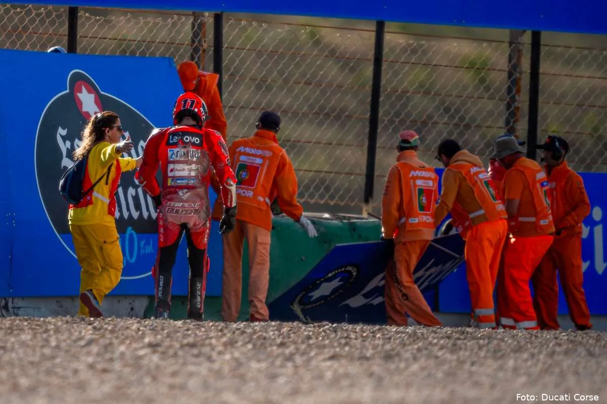 Nicolò Bulega pilota Ducati MotoGP caduto a Portimao
