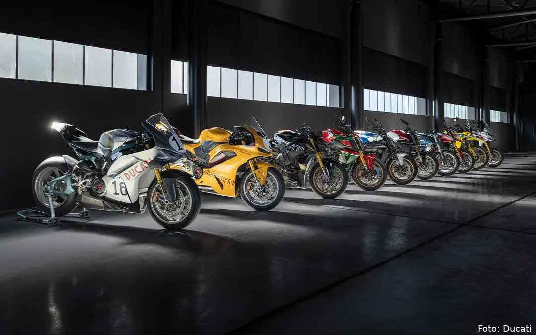 Ducati-Centenario-Collezione-100-hero-short-1600x1000