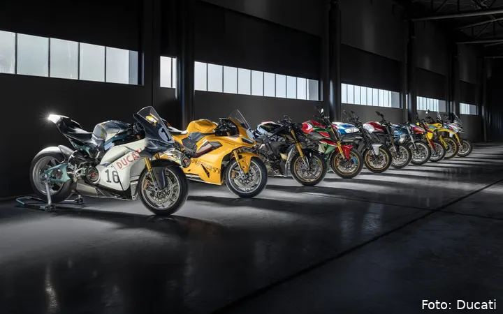 Ducati-Centenario-Collezione-100-hero-short-1600x1000