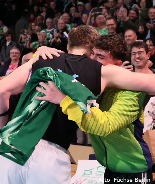 <i>14-årige Vitor fra Brasilien er rørt til tårer&nbsp;</i>