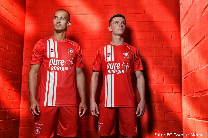 fc twente presenteert thuistenue seizoen 2022 2023