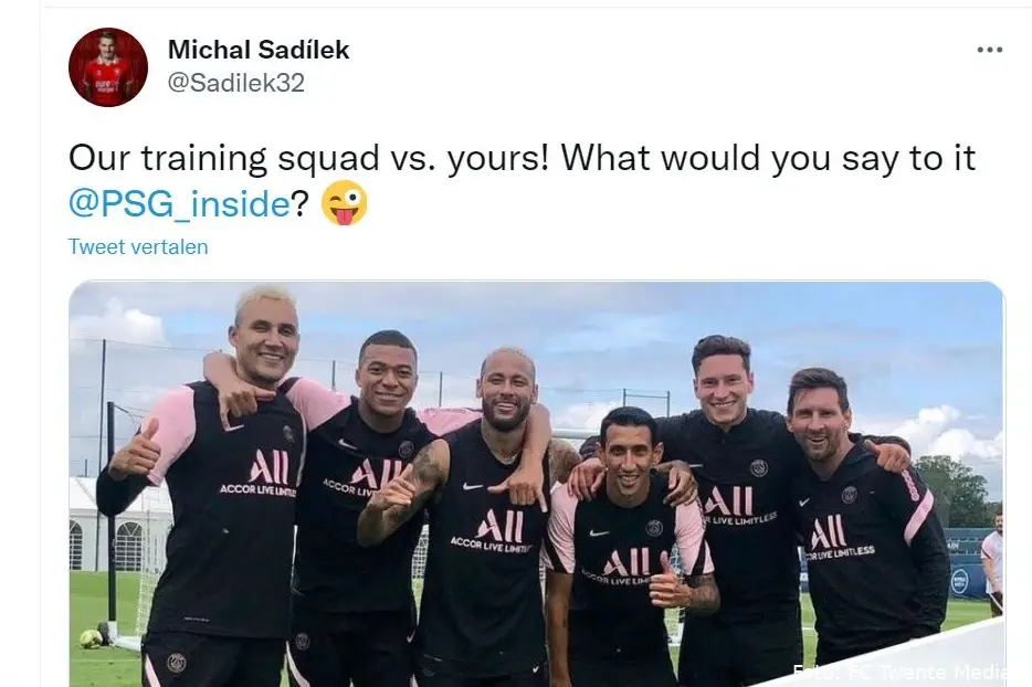humor sadilek daagt messi neymar en mbappe uit