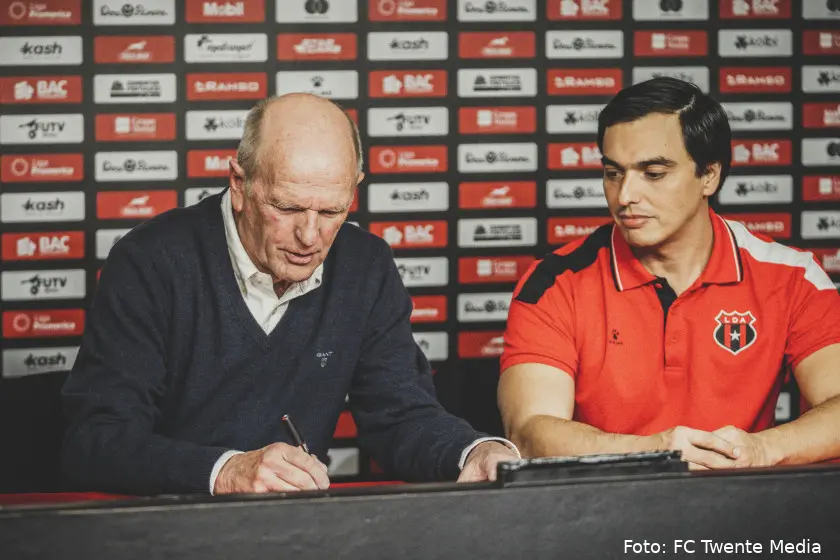 jan steuer samenwerkingscontract ondertekenen fc twente ld alajuelense