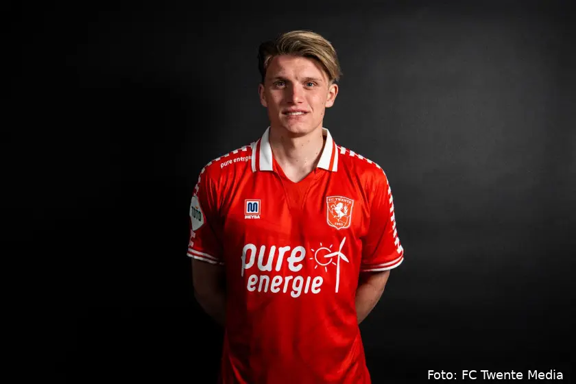 sem steijn poseren shirt fc twente presentatie 2022
