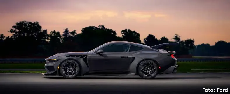 2025-Mustang-GTD-Liquid-Carbon_06