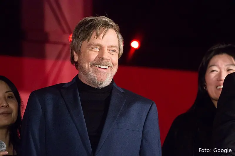 800px star wars the last jedi japan premiere red carpet mark hamill 25070393468